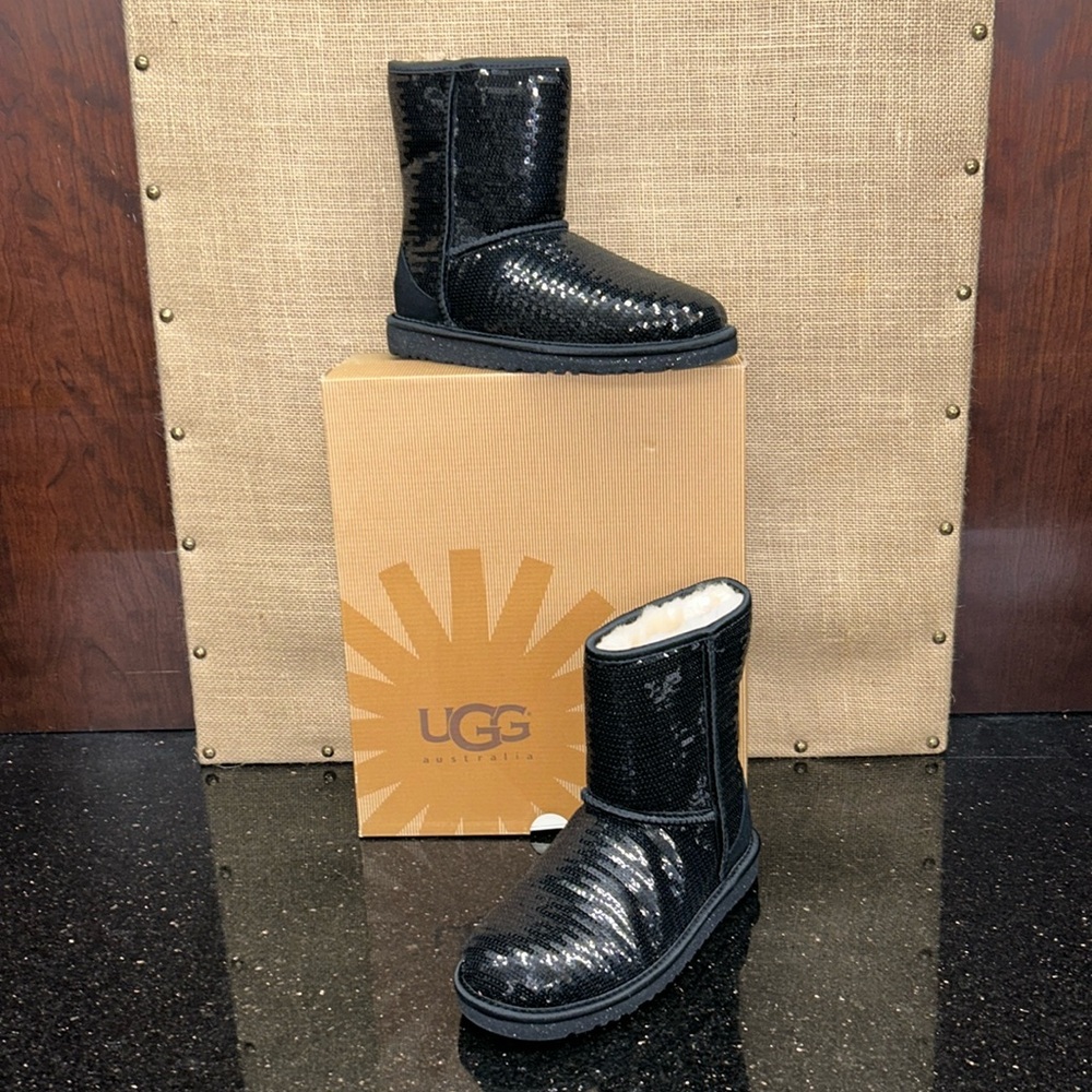 NEW UGG CLASSIC BLACK SPARKLE BOOT